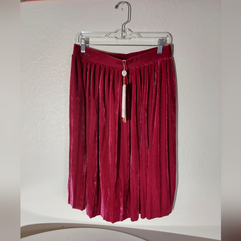 Blutsgeschwister Pleats Please Magenta Velvet Midi Skirt Womwn's Size XL NWT